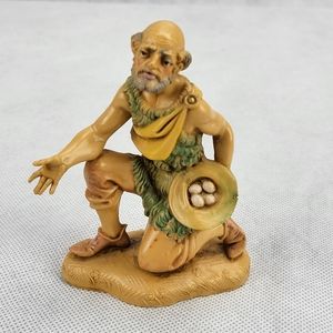Vintage Fontanini Nativity Figure Villager Ezra Kneeling Eggs Hat 129 Italy 1983